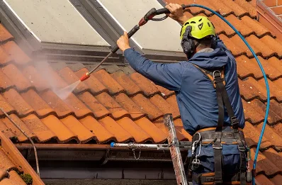 Démoussage et hydrofuge de toiture à Hyet
